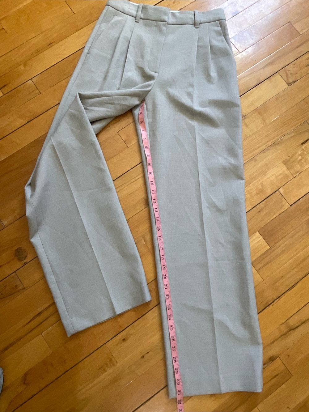 Aritzia
$148
The Effortless Pant™ - Crepette™ - Picture 7 of 13
